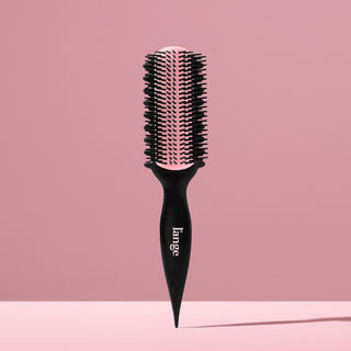 L’ange CustomCurl brush standing upright against a pink backdrop