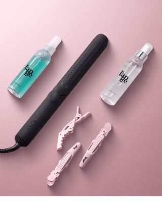 Black Le Duo Grande, Salt + Sea Spray, Thermal Magique and Blush alligator clips laid out on blush background.