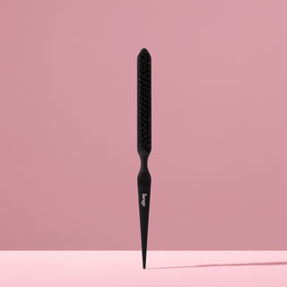 black L’ange teasing brush standing upright on pink background