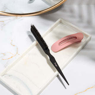 L’ange teasing brush brush on a vanity 