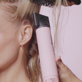 Le Styliste Luxe Blow Dryer in action